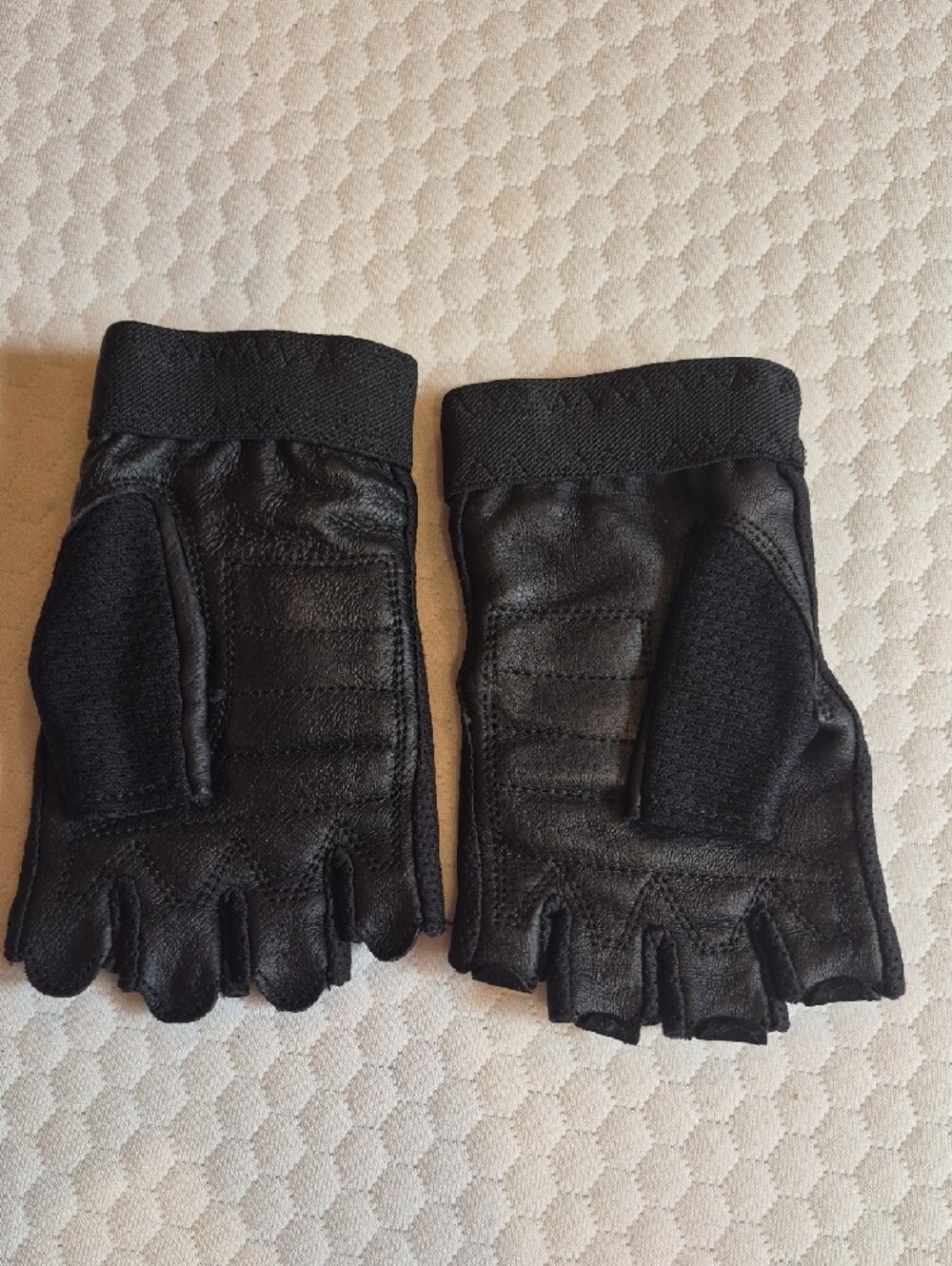 Harley-Davidson Womens Black Fingerless Motorcycle Gloves with Orange Logo - Picture 3 of 4
